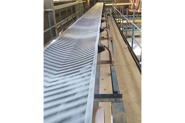 Lifting belt conveyor